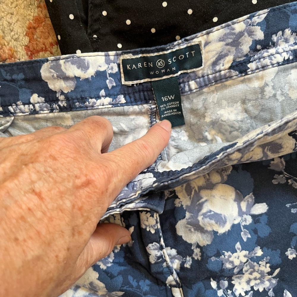 Karen Scott Skort Bundle! 1 Floral Skort & 1 Polka Dot Short, size 16 - Picture 2 of 8